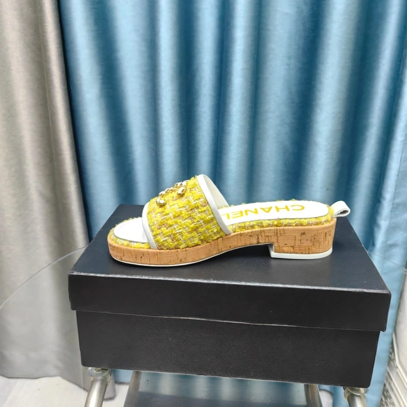 Resilient Chxnxl Slippers 123373