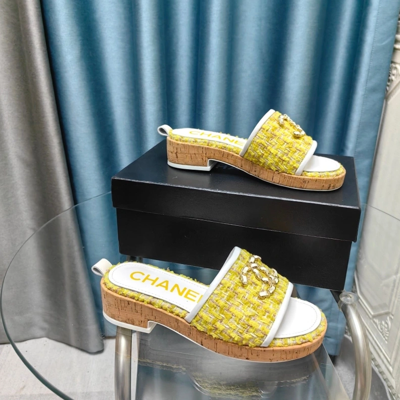 Resilient Chxnxl Slippers 123373