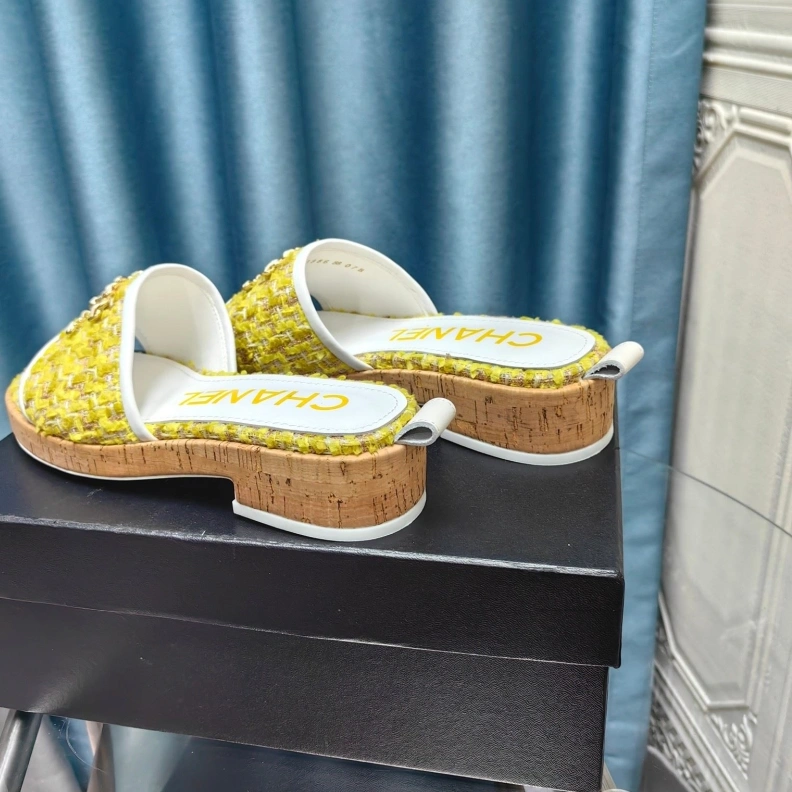 Resilient Chxnxl Slippers 123373