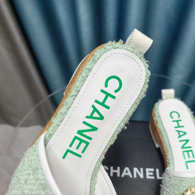 WellDesigned Chxnxl Slippers 123369