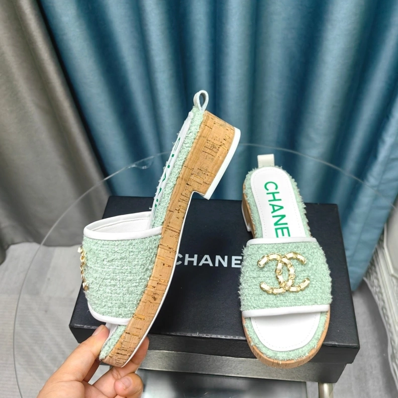 WellDesigned Chxnxl Slippers 123369