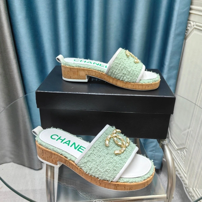 WellDesigned Chxnxl Slippers 123369