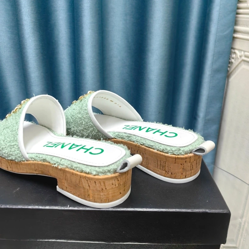 WellDesigned Chxnxl Slippers 123369