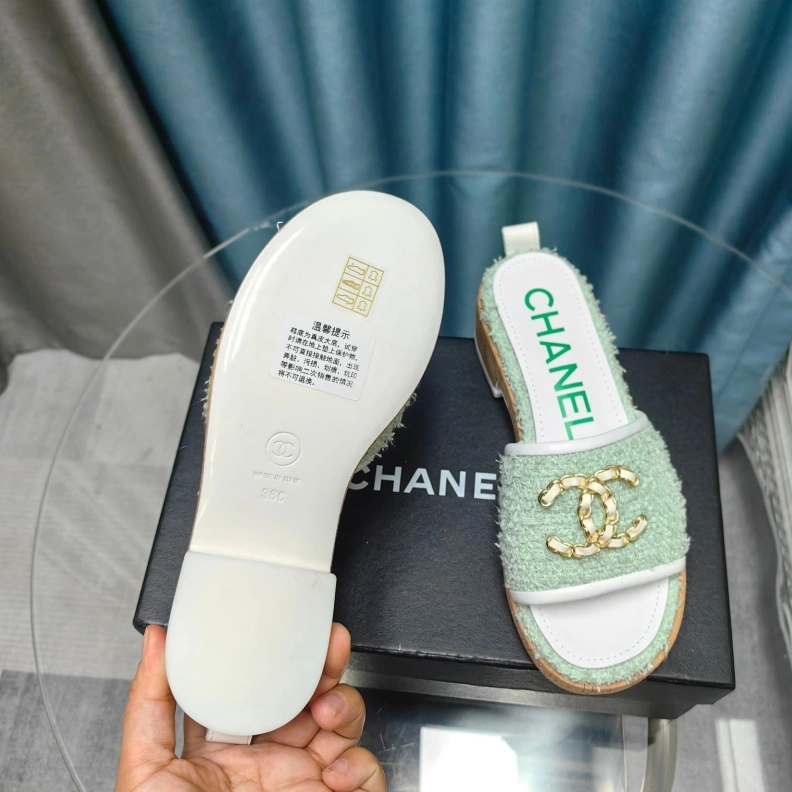 WellDesigned Chxnxl Slippers 123369