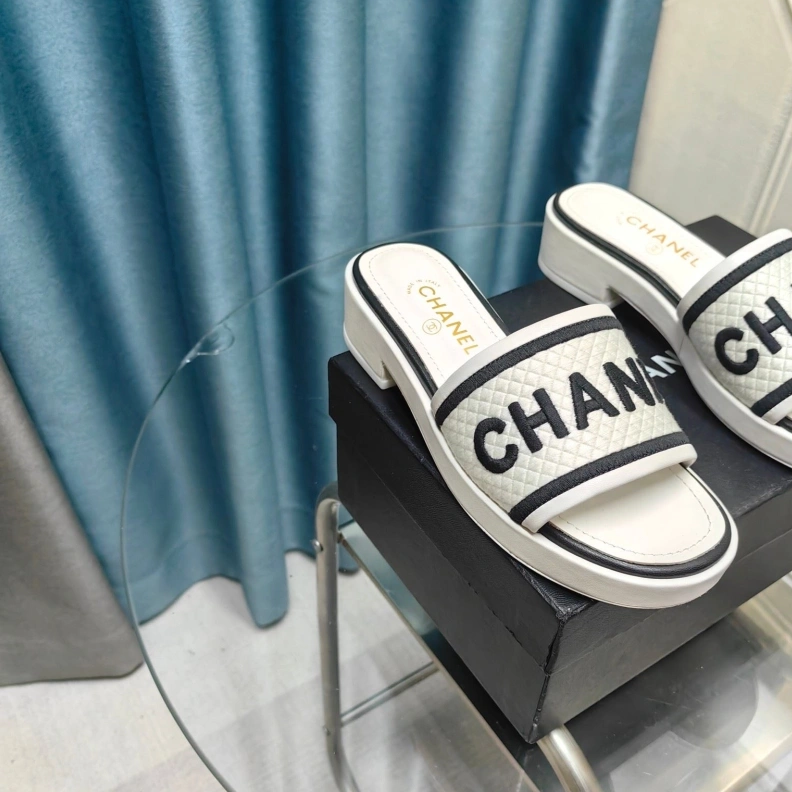 Cozy Chxnxl Slippers 123372
