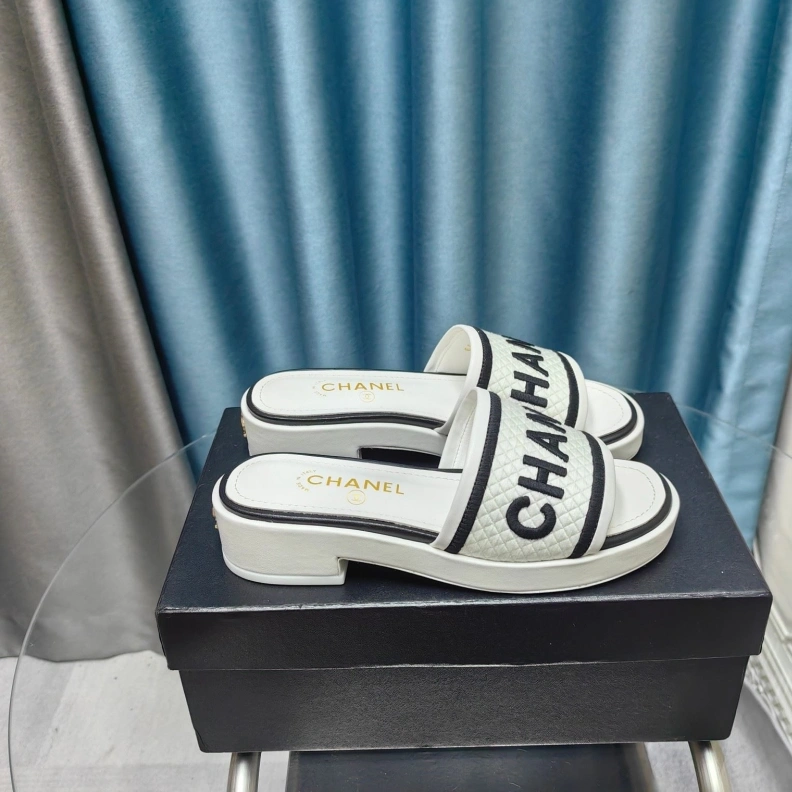 Cozy Chxnxl Slippers 123372