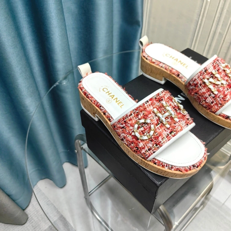 Versatile Chxnxl Slippers 123362