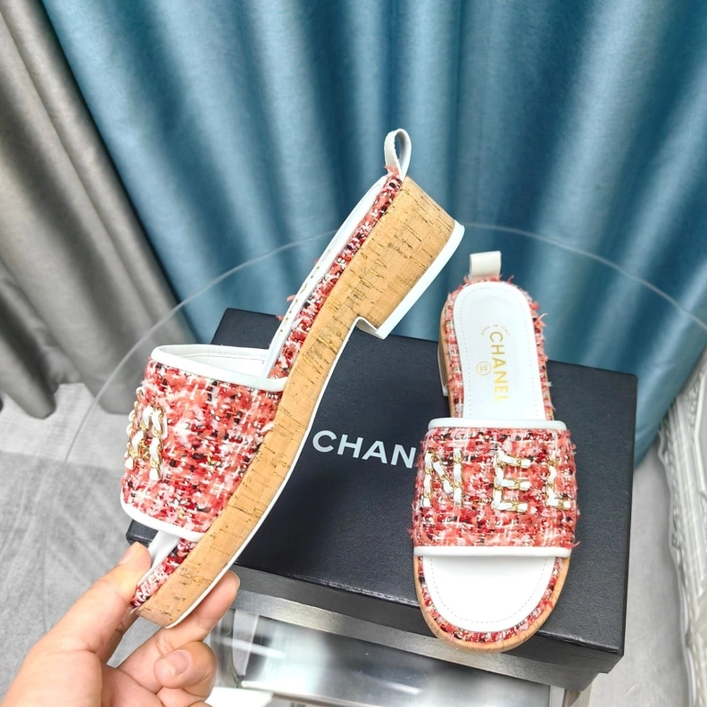 Versatile Chxnxl Slippers 123362