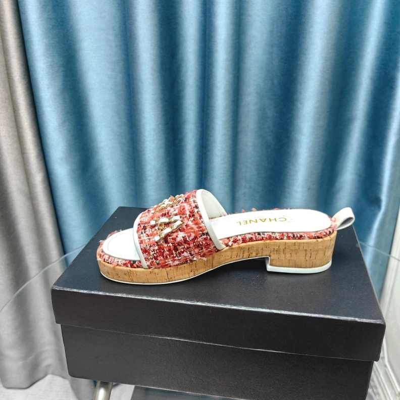 Versatile Chxnxl Slippers 123362