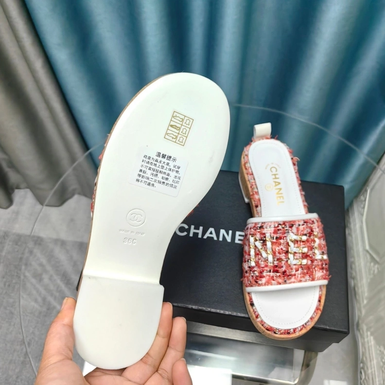 Versatile Chxnxl Slippers 123362