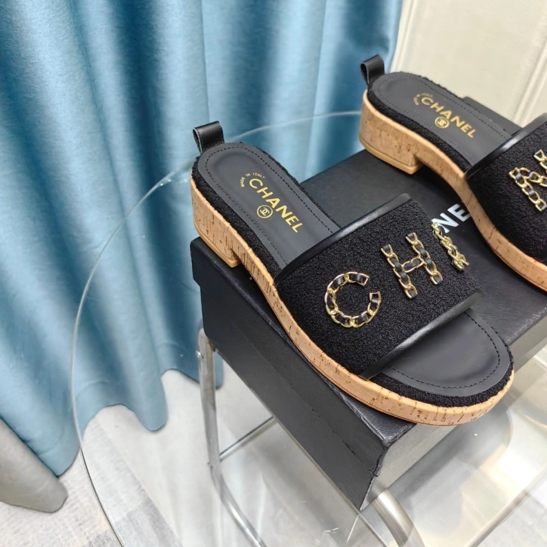 Bold Chxnxl Slippers 123365