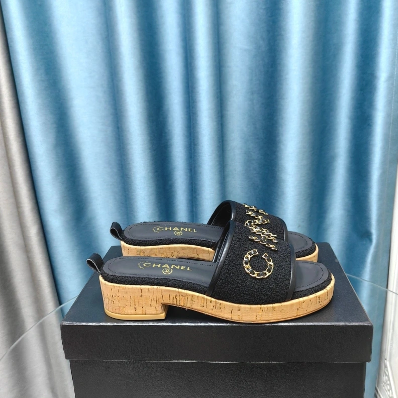 Bold Chxnxl Slippers 123365
