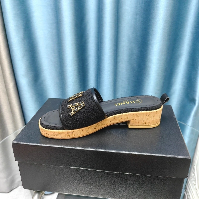 Bold Chxnxl Slippers 123365