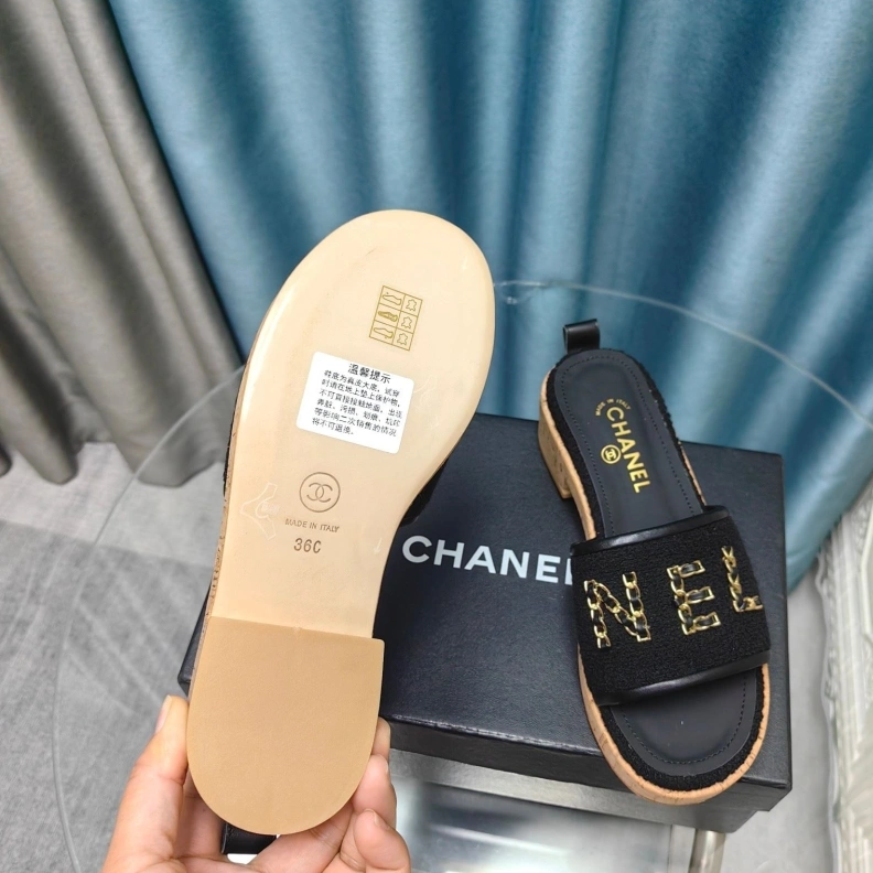 Bold Chxnxl Slippers 123365