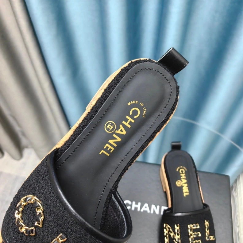 Bold Chxnxl Slippers 123365