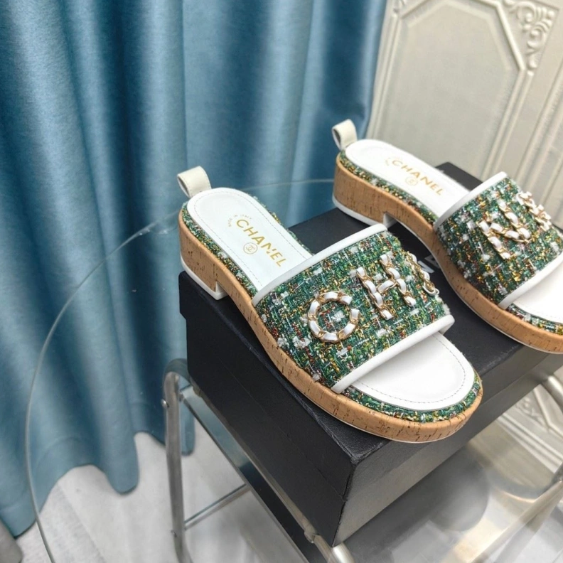 WellDesigned Chxnxl Slippers 123359