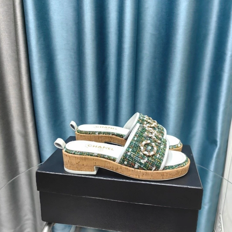 WellDesigned Chxnxl Slippers 123359