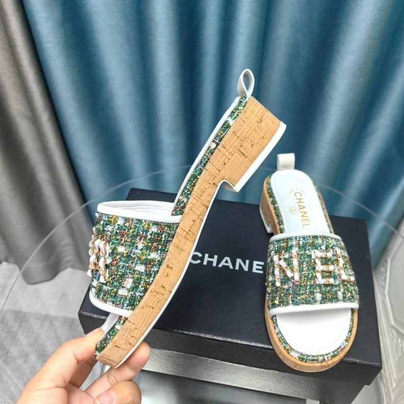 WellDesigned Chxnxl Slippers 123359