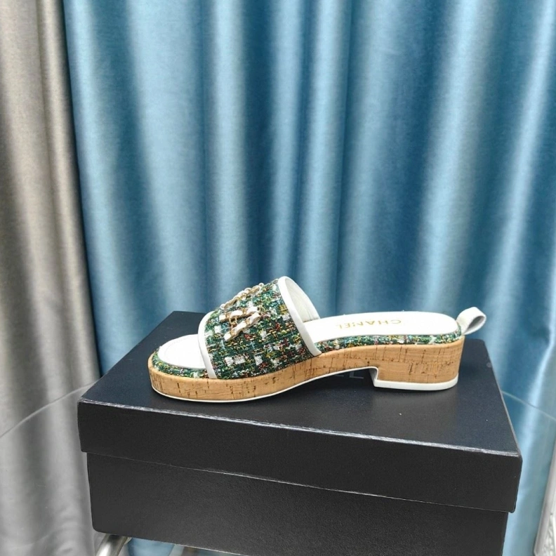 WellDesigned Chxnxl Slippers 123359