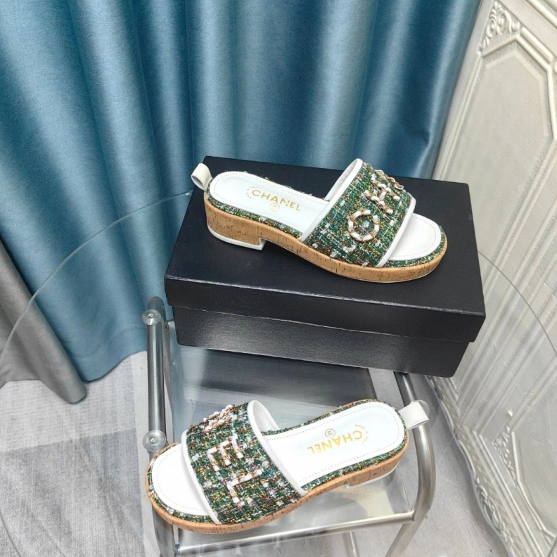WellDesigned Chxnxl Slippers 123359