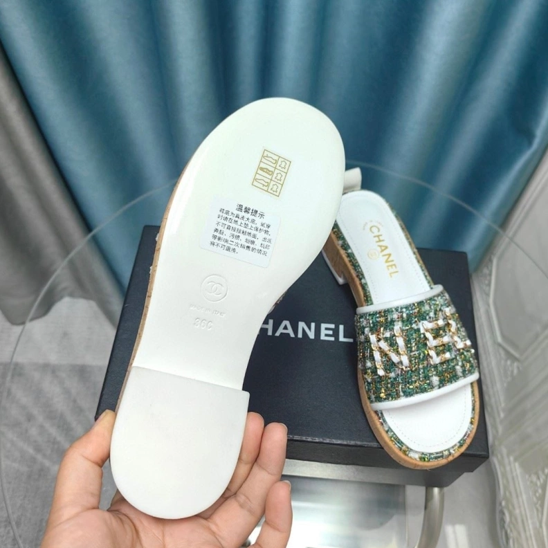 WellDesigned Chxnxl Slippers 123359