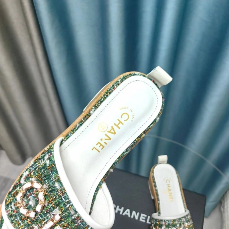 WellDesigned Chxnxl Slippers 123359