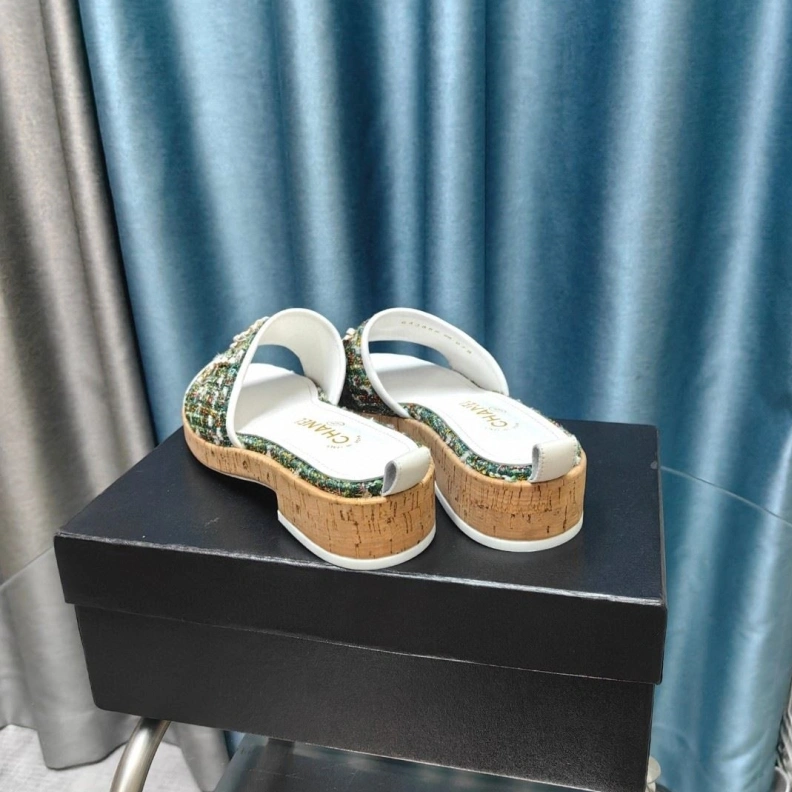 WellDesigned Chxnxl Slippers 123359