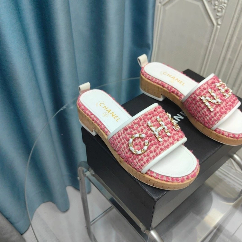 Unique Chxnxl Slippers 123358