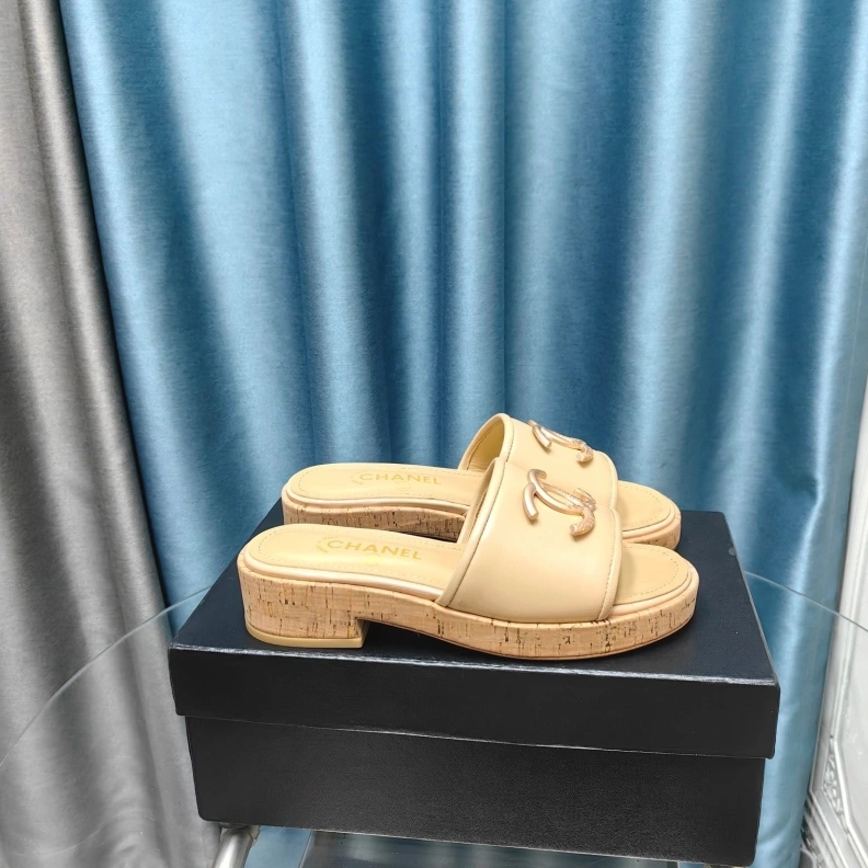 Durable Chxnxl Slippers 123356