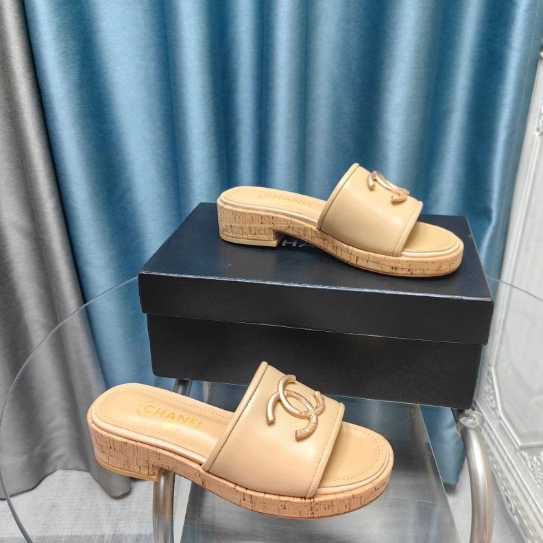 Durable Chxnxl Slippers 123356