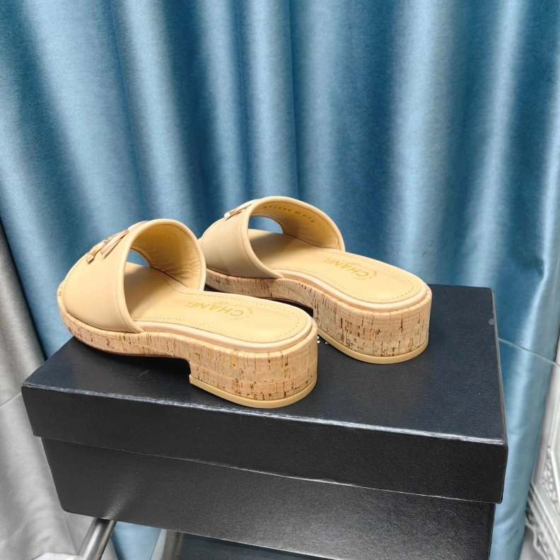 Durable Chxnxl Slippers 123356