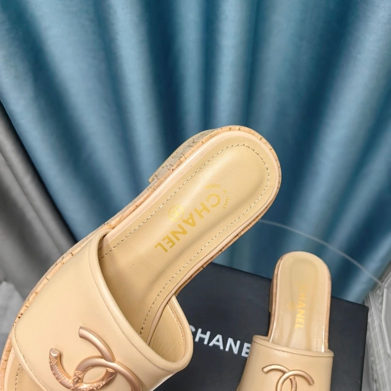 Durable Chxnxl Slippers 123356
