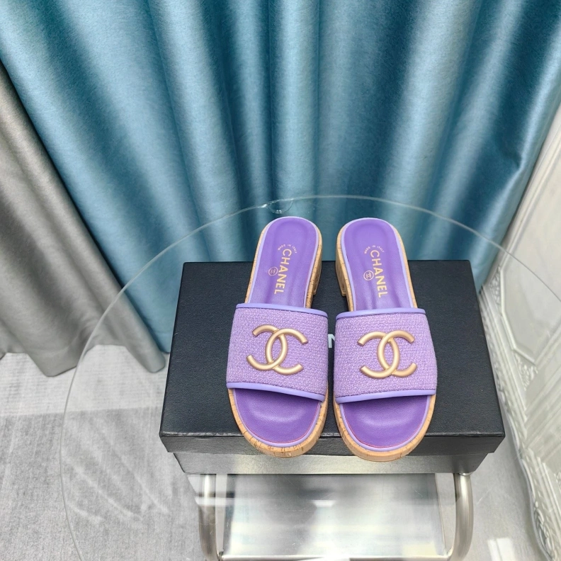 WellDesigned Chxnxl Slippers 123352