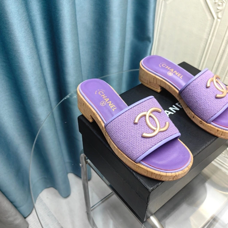 WellDesigned Chxnxl Slippers 123352