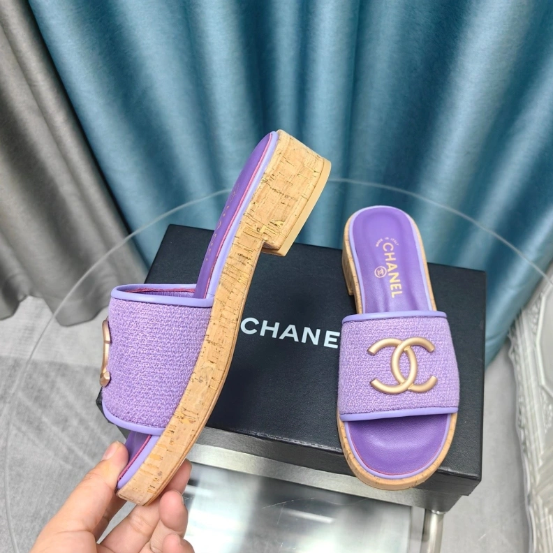 WellDesigned Chxnxl Slippers 123352