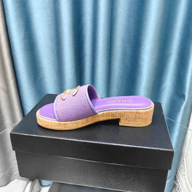WellDesigned Chxnxl Slippers 123352