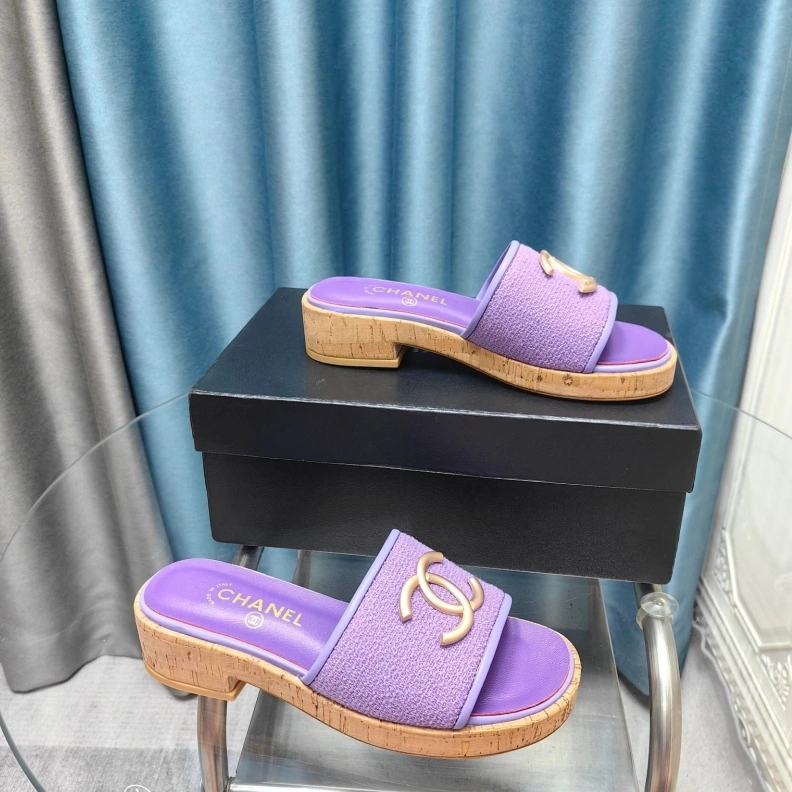 WellDesigned Chxnxl Slippers 123352