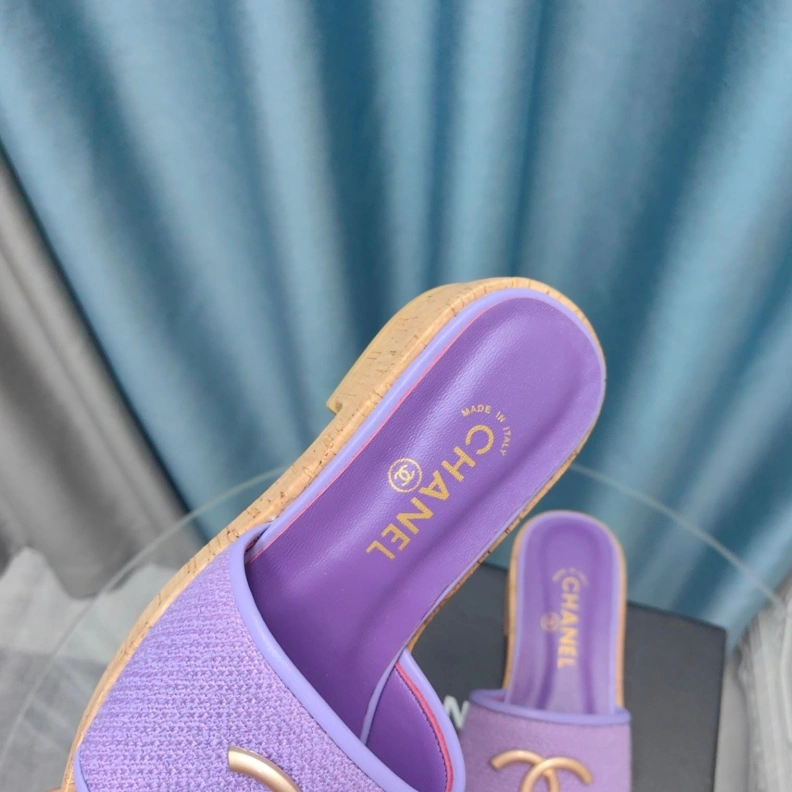 WellDesigned Chxnxl Slippers 123352