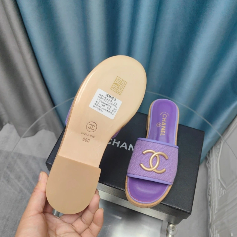WellDesigned Chxnxl Slippers 123352