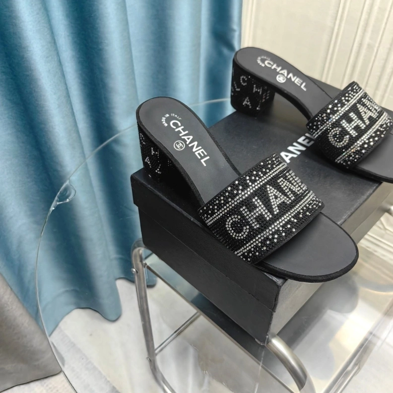 Resilient Chxnxl Slippers 123349
