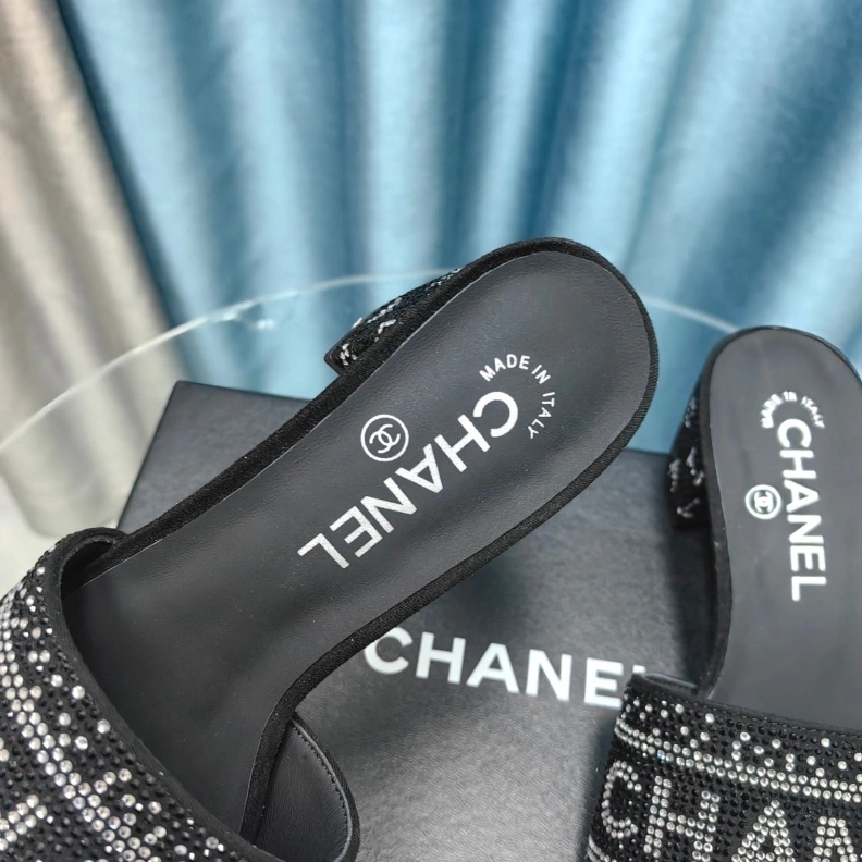 Resilient Chxnxl Slippers 123349