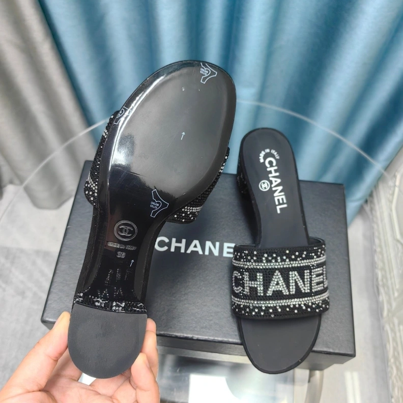 Resilient Chxnxl Slippers 123349