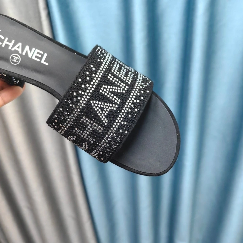 Resilient Chxnxl Slippers 123349