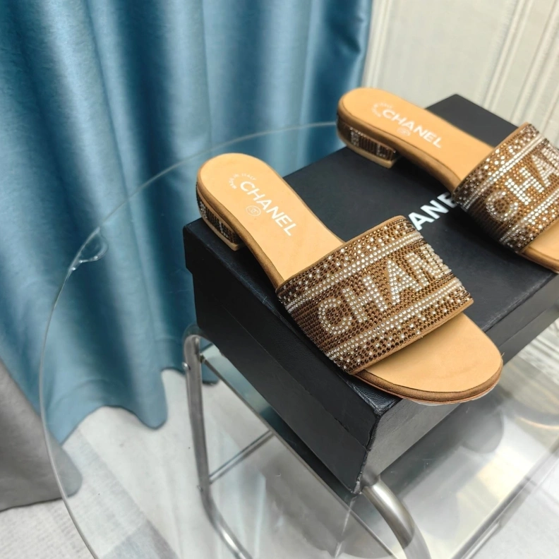 Resilient Chxnxl Slippers 123347