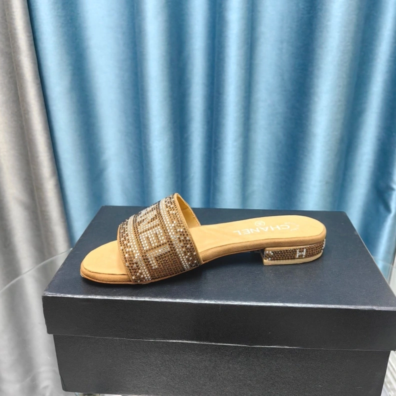 Resilient Chxnxl Slippers 123347