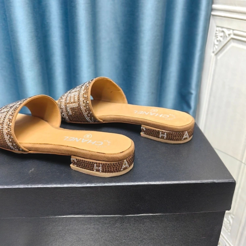 Resilient Chxnxl Slippers 123347