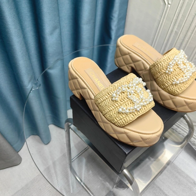 Stylish Chxnxl Slippers 123344