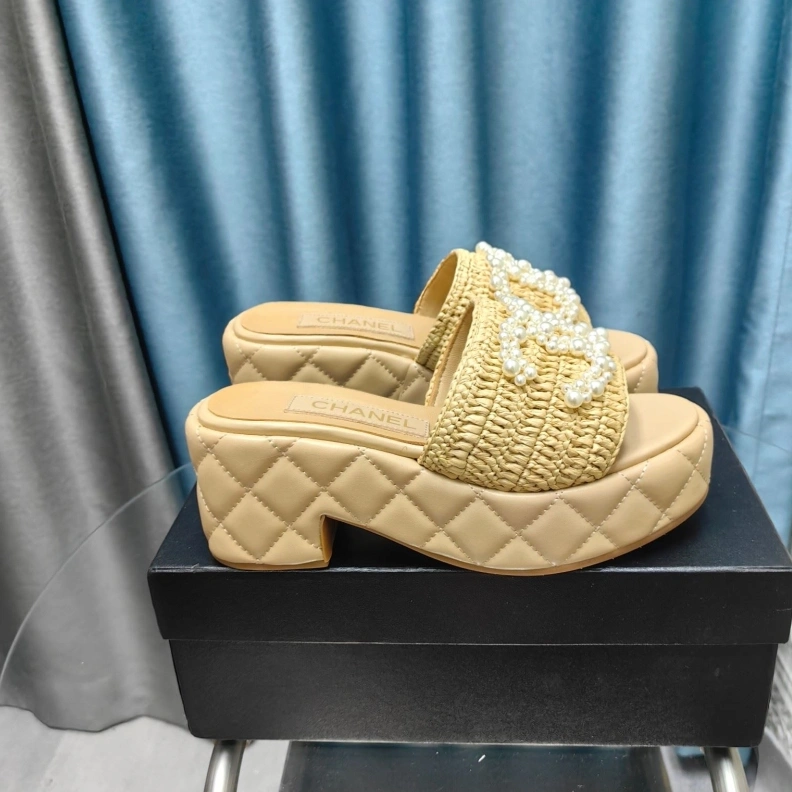 Stylish Chxnxl Slippers 123344