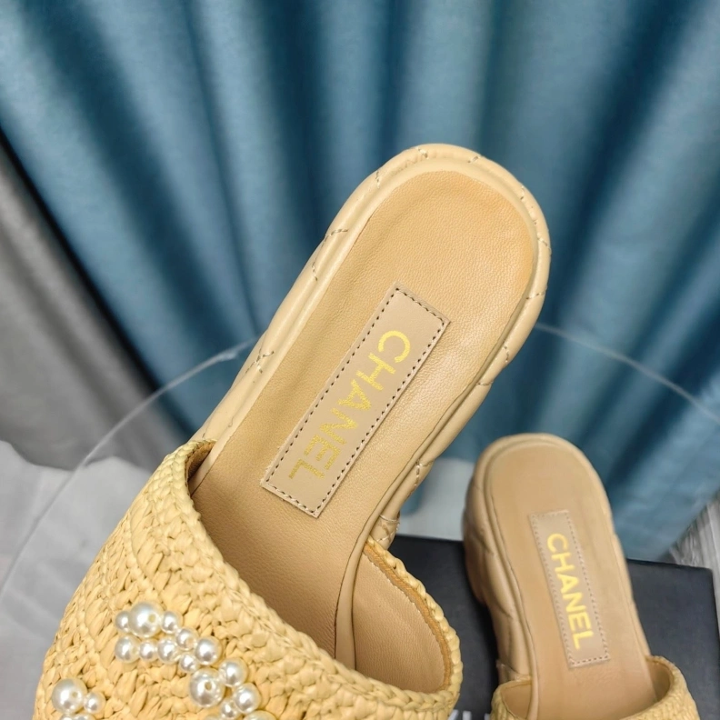 Stylish Chxnxl Slippers 123344