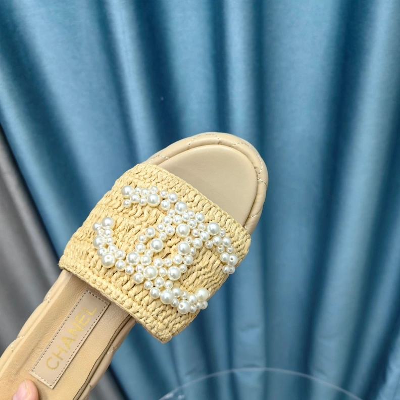 Stylish Chxnxl Slippers 123344